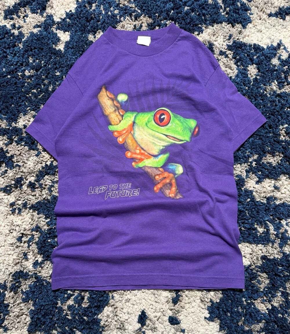 Vintage 90s Leap to the Future Red Eyed Tree Frog Purple T-Shirt